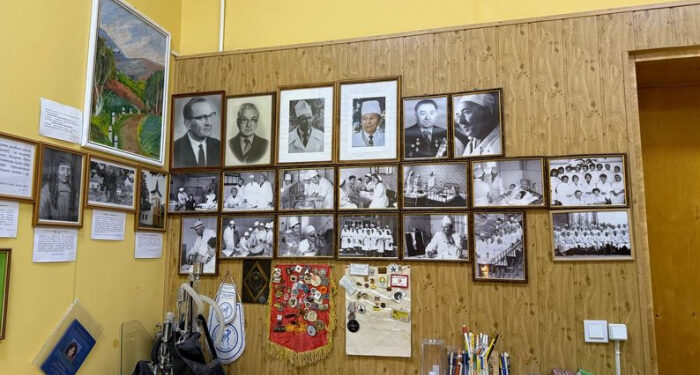 Меблі лікаря Новака, старовинні медичні інструменти та шеврони: експонати Музею історії Закарпатської обллікарні