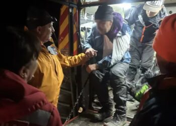 На Рахівщині біля озера Бребенескул розшукали двох знесилених і переохолоджених туристів, один з яких травмувався (ФОТО)