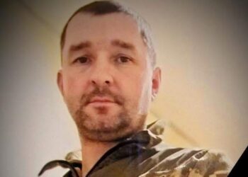 На щиті повертається додому з війни Ігор Капустін з Велятина на Хустщині (ФОТО)