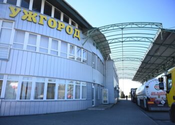 На Закарпатті затримали митника КПП «Ужгород» за допомогу ухилянтам –