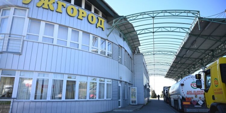 На Закарпатті затримали митника КПП «Ужгород» за допомогу ухилянтам –