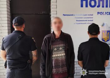 “Обрав “ворога”. Чоловік, якого вночі доправили у ТЦК, поранив ножем військовослужбовця