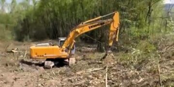 Під час незаконних робіт по спорудженню ГЕС на Тересві в Калинах на Тячівщині пошкодили протипаводкову дамбу, “водники” звернулися у поліцію (ВІДЕО)