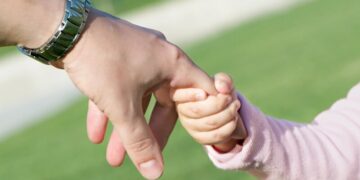 Рада ухвалила законопроєкт, який забороняє засудженим за колабораціонізм і держзраду в Україні всиновлювати дітей