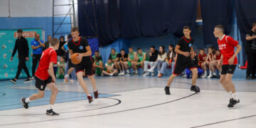 Разом переможемо: на Закарпатті стартував обласний етап проєкту «Пліч-о-пліч: Всеукраїнські шкільні ліги»