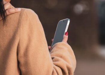 ШІ регулярно користується 12% українців, стільки ж не знають про його існування – соцопитування