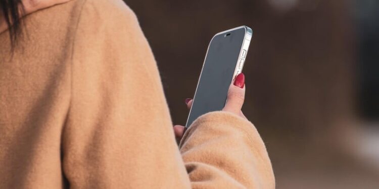 ШІ регулярно користується 12% українців, стільки ж не знають про його існування – соцопитування