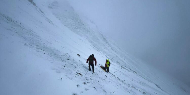 Стали відомі обставини загибелі киянина, що зірвався зі снігового карниза в горах на Рахівщині (ФОТО)