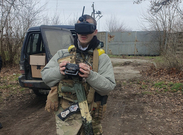 Івасик один із кращих FPV-операторів, однак не збирається залишатися в армії довше, ніж необхідно