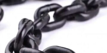 У Білках 70-річний чоловік на 10 днів прикував 68-річну дружину ланцюгом до меблів