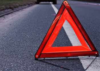 У Гаті Берегівської громади у зіткненні шкільного автобуса і легковика постраждав водій авто