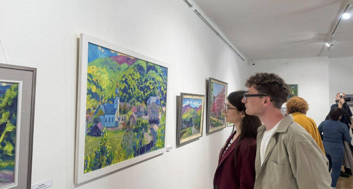 У краєзнавчому музеї ім.Т.Легоцького триває персональна виставка живопису Василя Вовчка «Весняні мелодії»