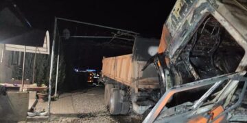 У Загатті на Хустщині згорів вантажний КамАЗ (ФОТО)