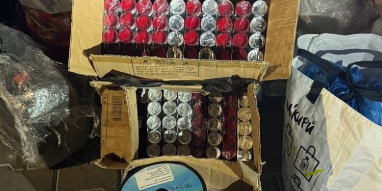 У закарпатця в “Дякові” вилучили 139 “непояснених”  феєрверків, які він намагався вивезти до Румунії (ФОТО, ВІДЕО)