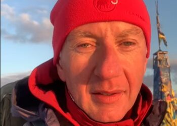 Угорець з Ужгорода з вершини Говерли закликав угорців в угорщині сказати “Так” вступу України до ЄС (ВІДЕО)