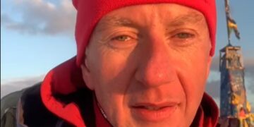 Угорець з Ужгорода з вершини Говерли закликав угорців в угорщині сказати “Так” вступу України до ЄС (ВІДЕО)