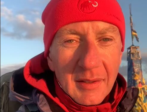 Угорець з Ужгорода з вершини Говерли закликав угорців в угорщині сказати “Так” вступу України до ЄС (ВІДЕО)