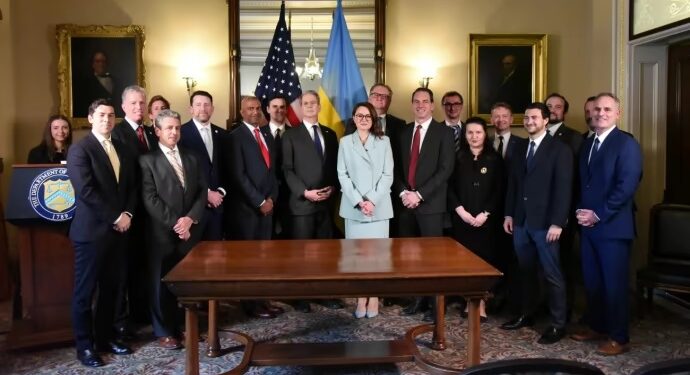 Україна і США підписали угоду про надра