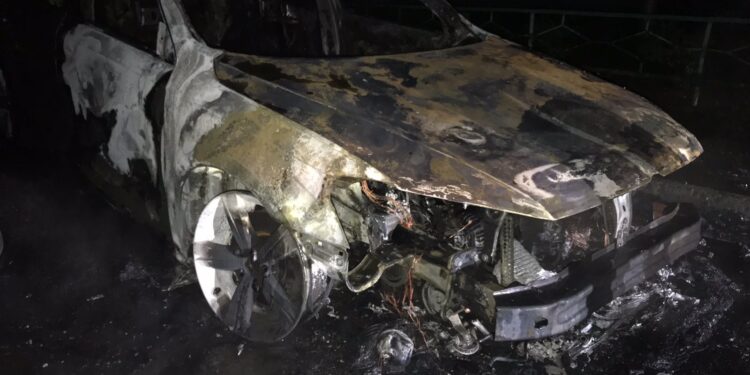 В Ізі на Хустщині вночі згорів Volkswagen Passat