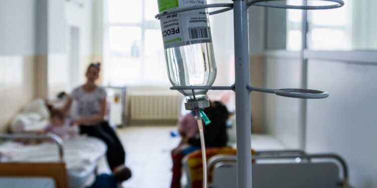 В Ізі на Хустщині з ознаками гепатиту А до медиків звернулося 11 осіб