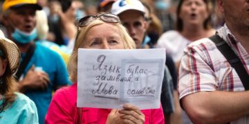 В Україні сповільнився процес українізації, російська знову стає мовою спілкування – омбудсмен