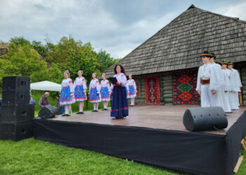 В Ужгороді відбувся обласний фольклорний фестиваль-конкурс «Веселковий передзвін»