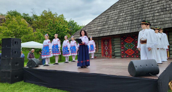 В Ужгороді відбувся обласний фольклорний фестиваль-конкурс «Веселковий передзвін»