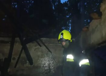 В Ужгороді вночі гасили пожежу в закинутому будинку (ФОТО)