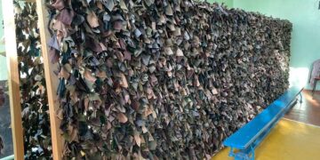 В Ужгороді засудженим до громадських робіт дозволили плести маскувальні сітки