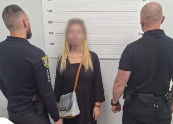 В Ужгороді затримали фейкову “мінувальницю” торговельного центру (ФОТО)