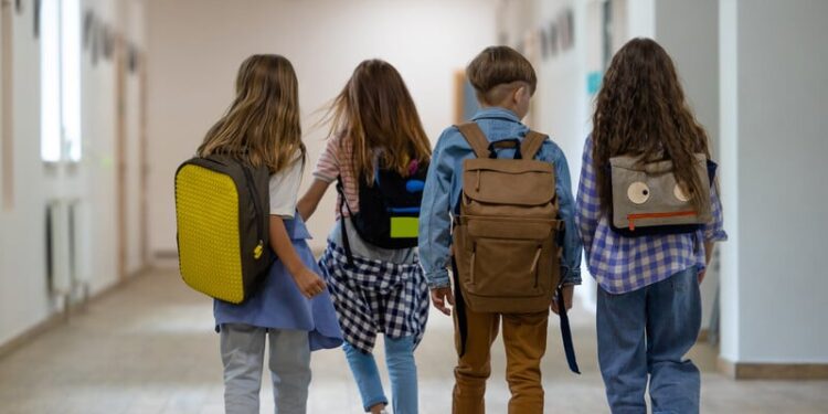 За рік кількість скарг про булінг в українських школах зросла майже втричі – омбудсмен