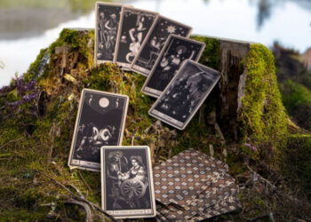 Закарпатська міфологія на картах таро: як художниця з Ужгорода популяризує український фольклор за кордоном