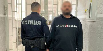 Замах на вбивство на Закарпатті: батько-рецидивіст ножем поранив сина –