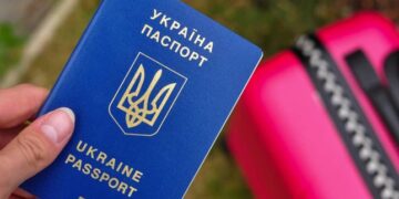 Виїзд за кордон з червня 2025 року: для українців готують приємне нововведення — Закарпаття