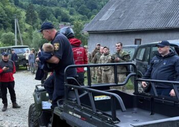 Дивовижний порятунок: понад сотня людей шукали 2-річного хлопчика на Закарпатті — Закарпаття