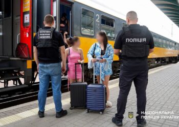 23-річна закарпатка вербувала українок для секс-індустрії: поліція затримала зловмисницю “на гарячому” (ФОТО, ВІДЕО) –