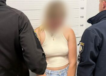 27-річна ужгородка торгувала наркотиками вдома і з “доставкою” (ФОТО)