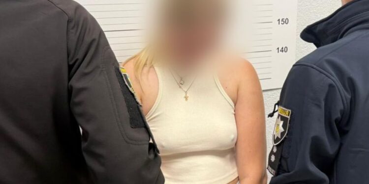 27-річна ужгородка торгувала наркотиками вдома і з “доставкою” (ФОТО)