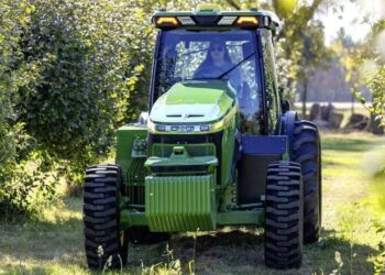 Електротрактор John Deere E-Power хвалять за тиху роботу та легше керування – Техніка