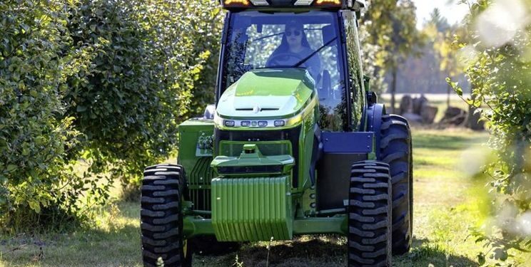 Електротрактор John Deere E-Power хвалять за тиху роботу та легше керування – Техніка