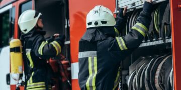 Вогонь гасили кілька годин: у селищі Солотвино горіли бази відпочинку — Закарпаття