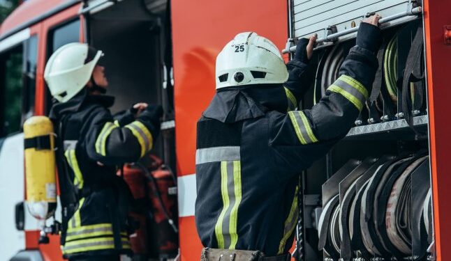 Вогонь гасили кілька годин: у селищі Солотвино горіли бази відпочинку — Закарпаття