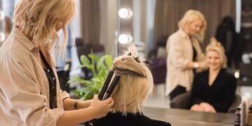 Три стрижки для жінок, які візуально додають молодості — Закарпаття