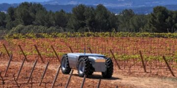 Іспанський безпілотний електротрактор можуть використовувати на війні – Техніка