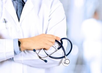 Двох підлітків госпіталізували після укусів комах — Закарпаття