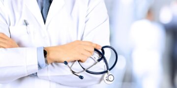 Двох підлітків госпіталізували після укусів комах — Закарпаття