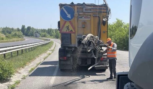Трасу Київ — Чоп у межах Закарпатської області латають у кількох місцях — Закарпаття