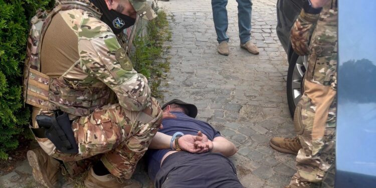 Біля санаторію у Поляні на збуті метамфетаміну затримали вихідця з Дніпра (ФОТО)