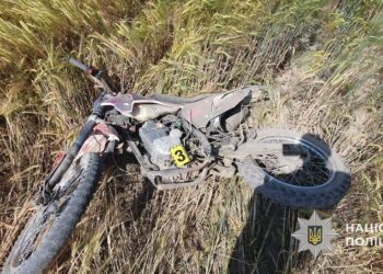 Біля Виноградова двоє підлітків на мотоциклі постраждали у зіткненні з Mercedes Vito (ФОТО)