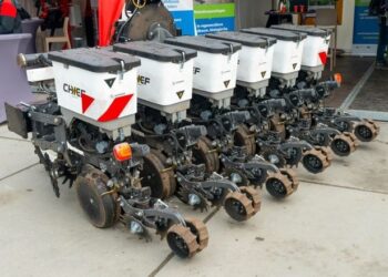 Cівалка Agrisem Chief сама підлаштовує глибину висіву до вологи в ґрунті – Техніка